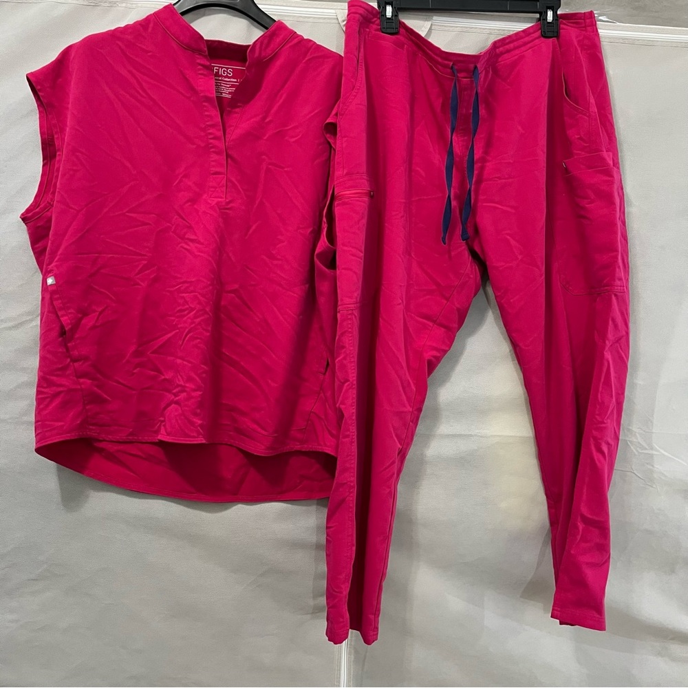 FIGS Hot Pink Scrub Set